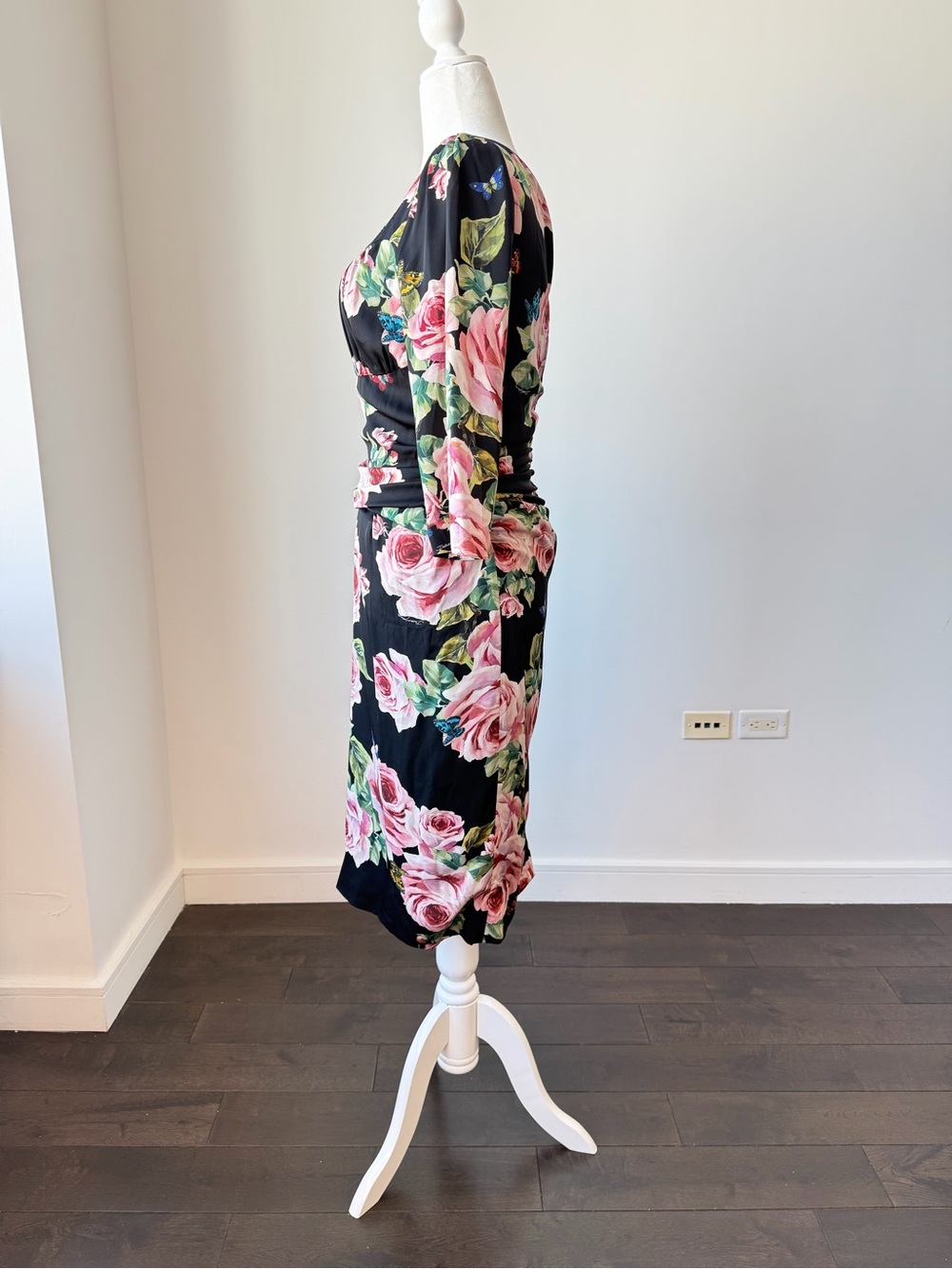 Dolce & Gabbana Silk Dress with Pink Rose Print 🌹 - Picture 4 of 16